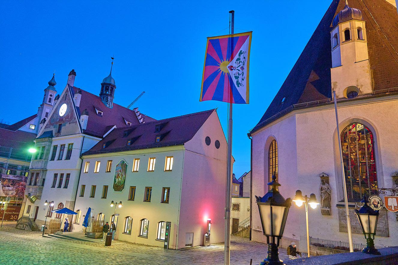 Read more about the article Flörsheim: Stadt zeigt Flagge für Tibet