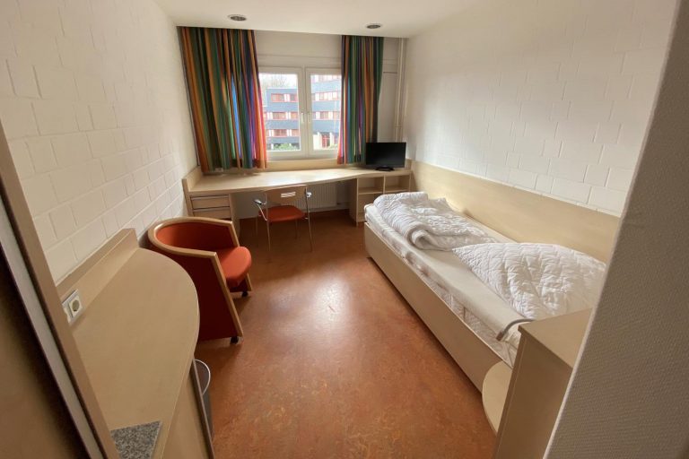 Ein Zimmer in dem Gebäude in der Eppsteiner Unterkunft. - Foto: MTK-Pressestelle