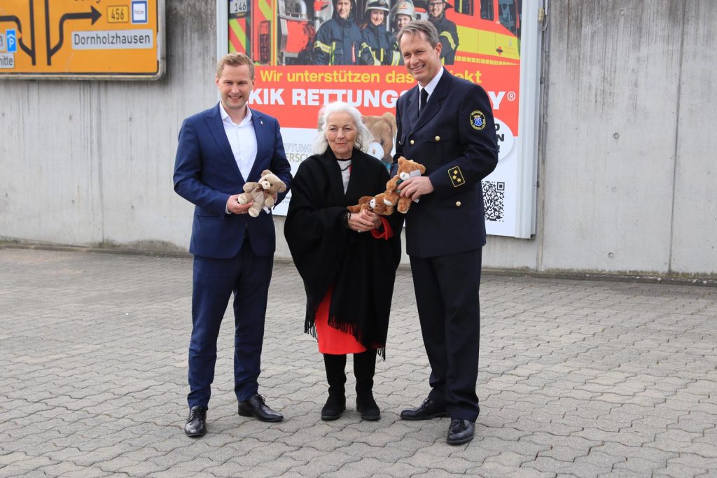 Bürgermeister Dr. Oliver Jedynak, Senatorin e. h. Karin Giersch und Branddirektor Daniel Guischard.