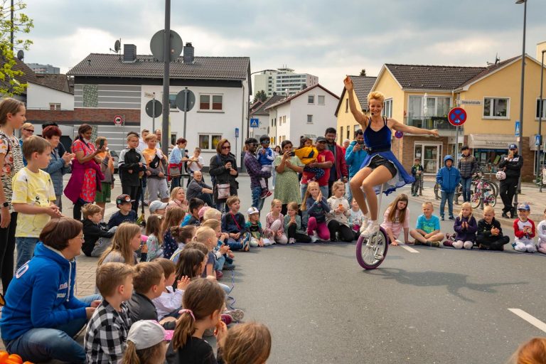 Einrad-Einsatz während des Fanfests. - Foto: Stadt Eschborn