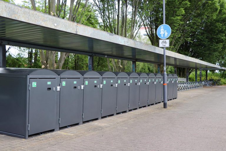 Fahrradabstellboxen am Steinbacher Bahnhof