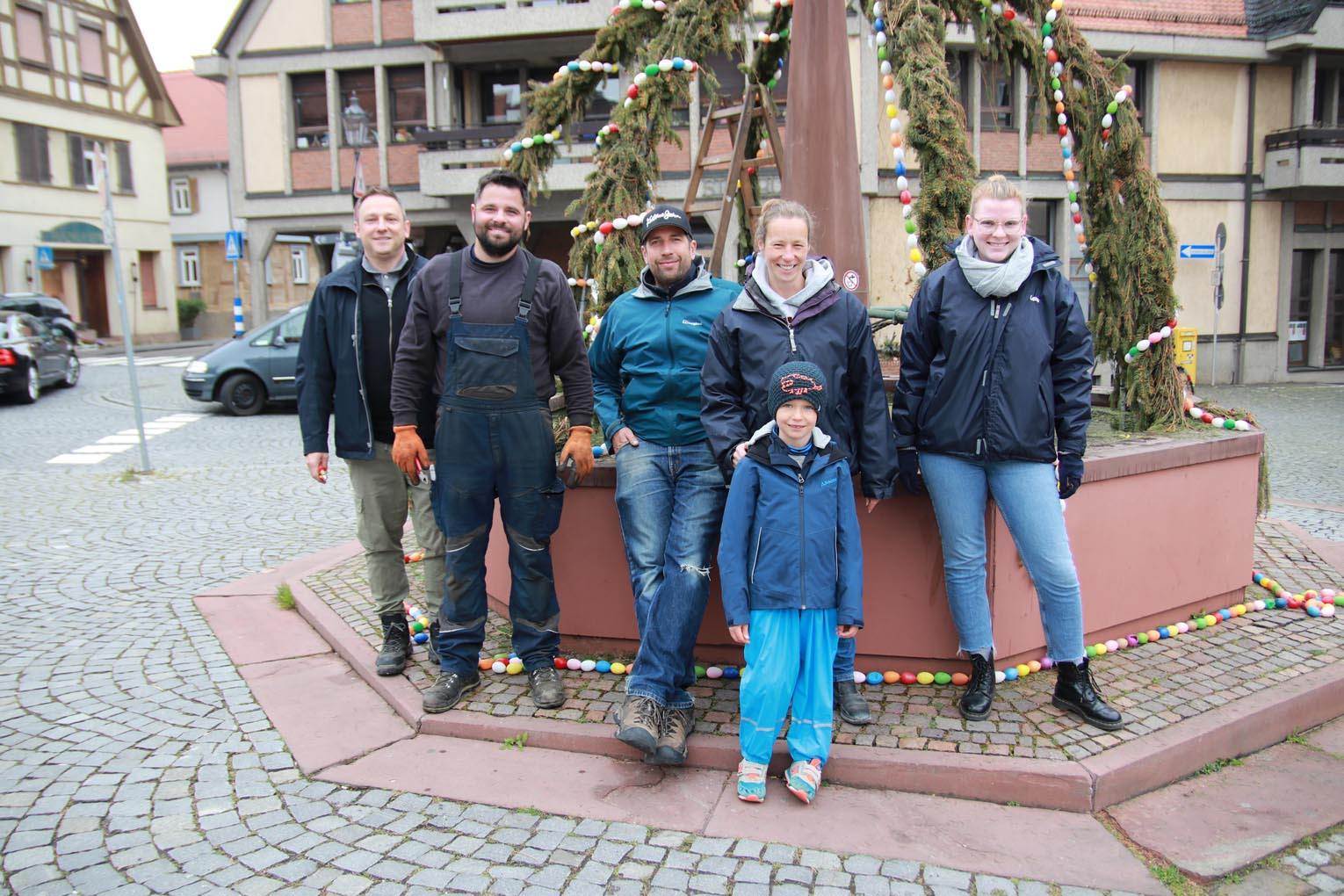 Read more about the article Oberursel: Dem Aufbau folgt Abbau – St. Ursula-Brunnen ist wieder „nackig“