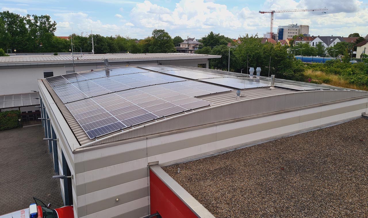 Read more about the article Flörsheim: Neue Photovoltaikanlage auf dem Dach der Feuerwache