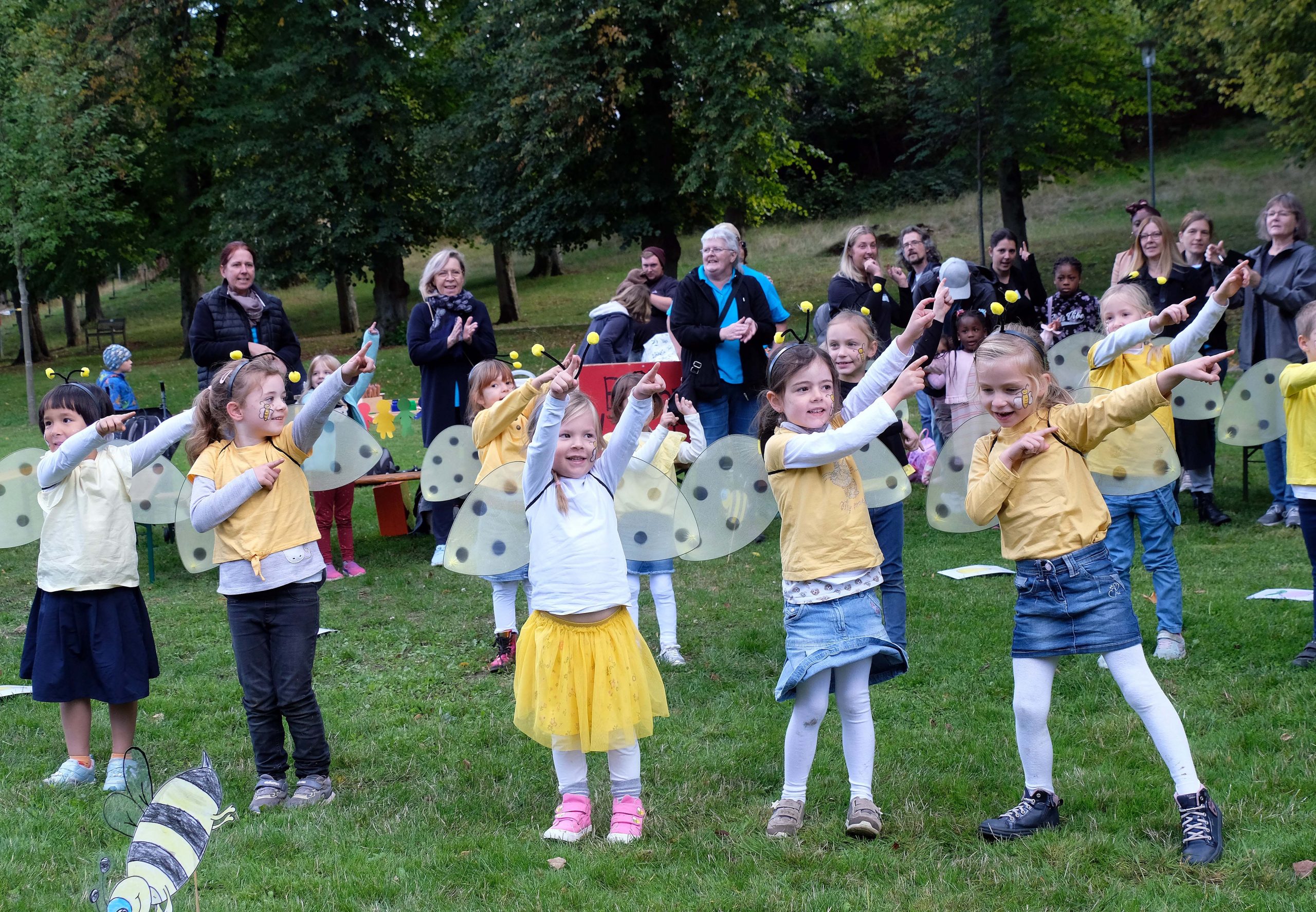 Read more about the article Bad Schwalbach: Strahlende Kinderaugen beim ersten gemeinsamen Kita-Fest