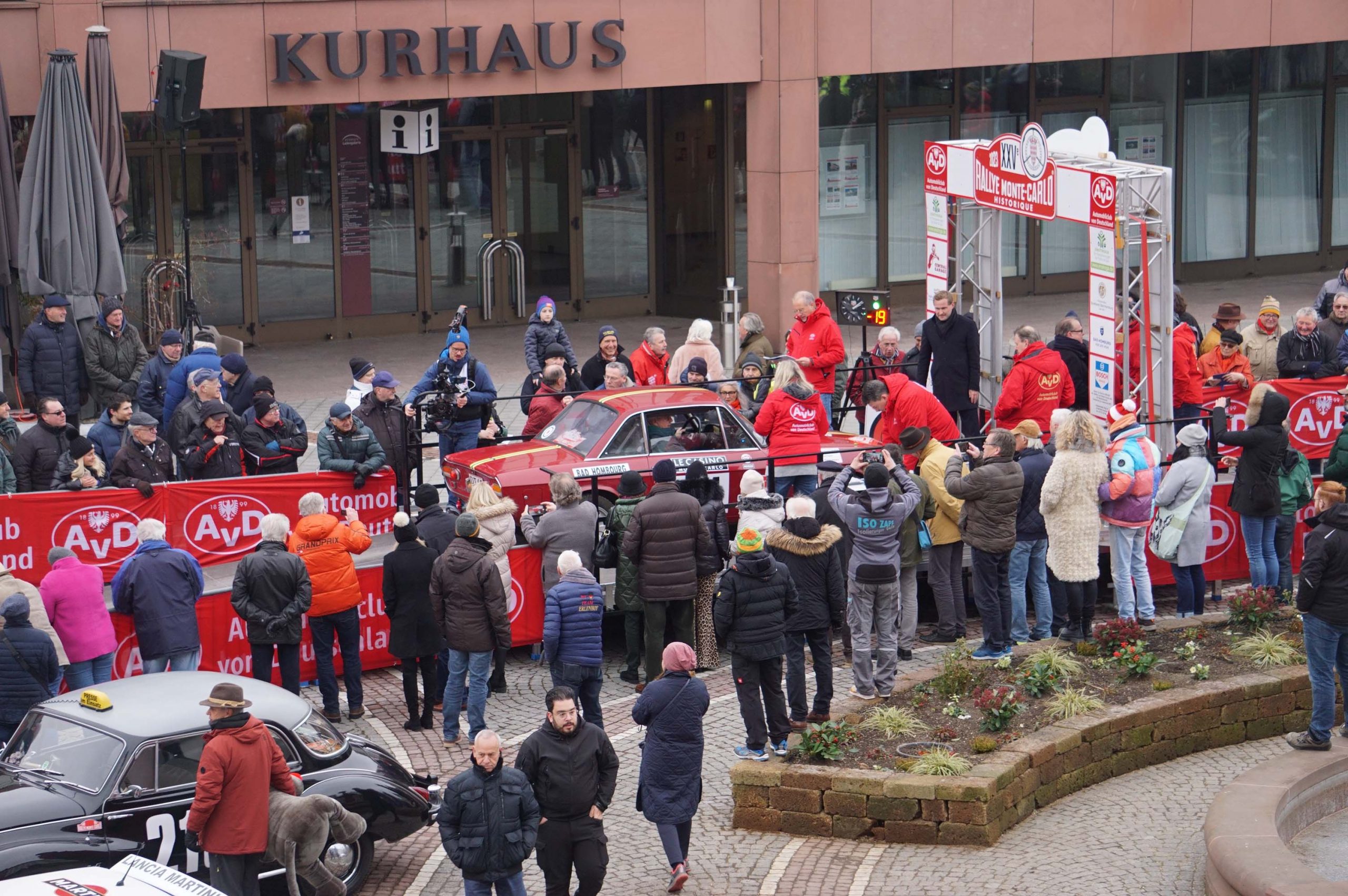 Mehr über den Artikel erfahren Bad Homburg: Start der 27. Rallye Monte-Carlo Historique