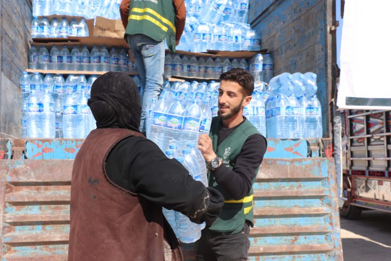 World Vision is providing support to people affected by the earthquake through its implementing partner Takaful al Sham. Together, they are working towards alleviating people’s suffering by distributing food support.