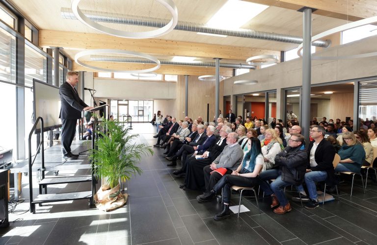 Landrat Ulrich Krebs bei seiner Ansprache. - Foto: HTK-Pressestelle