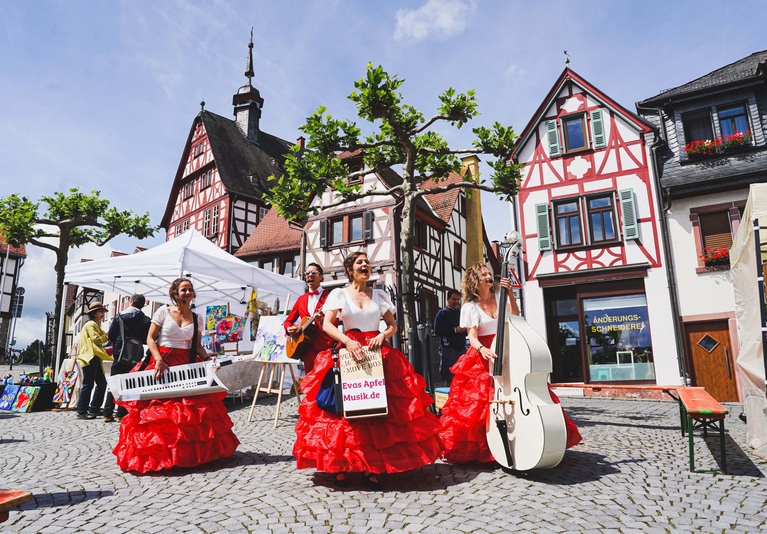 Read more about the article Oberursel: „Altstadtmarkt.Bio.Regional.Genuss.“ startet am Samstag in zweite Saison