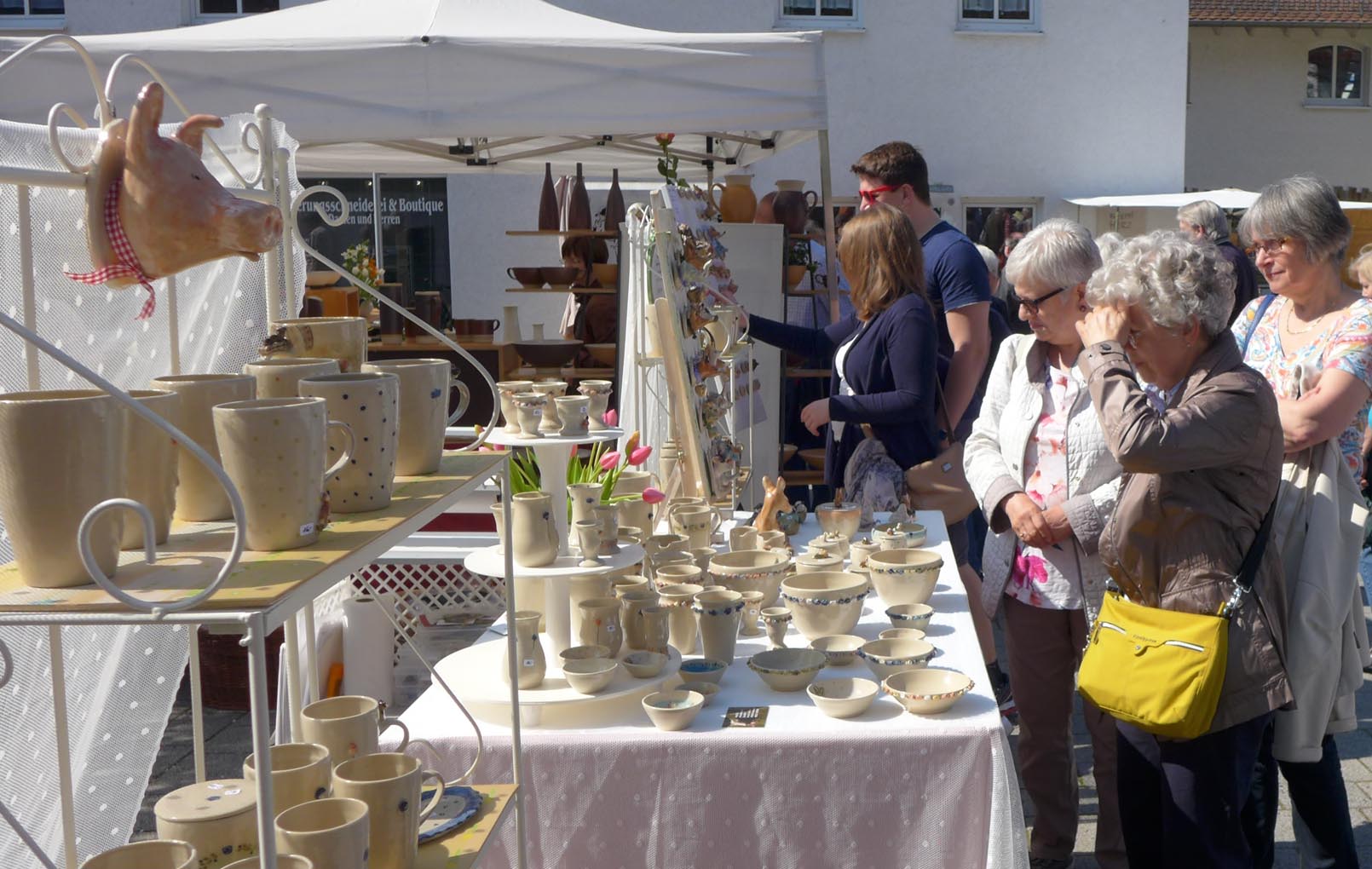 Read more about the article Kronberg: Keramikmarkt mit Empty-Bowls-Stand