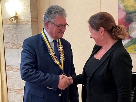 Read more about the article Oberursel: Cornelia Andriof übergibt das Präsidentenamt des Rotary Clubs Oberursel an Walter Gernhard
