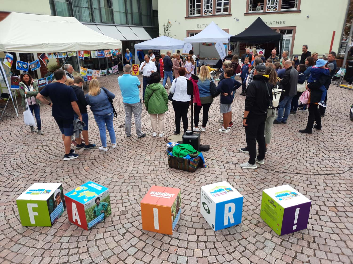Read more about the article Eltville: Faires Familienfest mit Flohmarkt, Infoständen, Mitmach-Aktionen und Spieleparcours