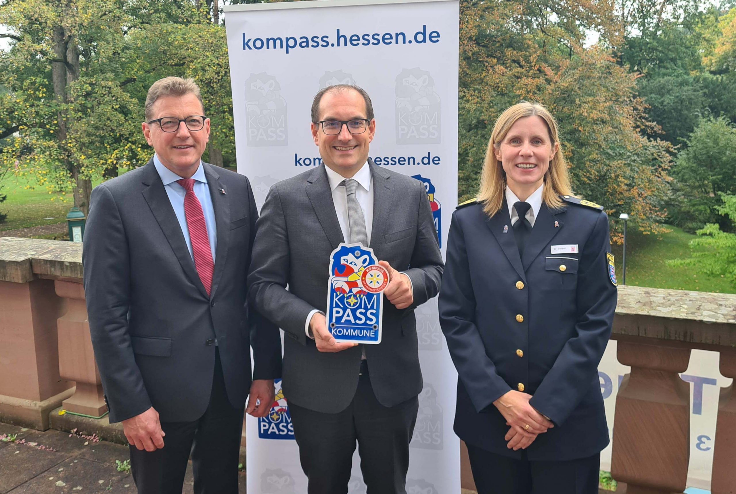 Read more about the article Bad Soden: KOMPASS – Staatssekretär Sauer verleiht der Stadt das Sicherheitssiegel