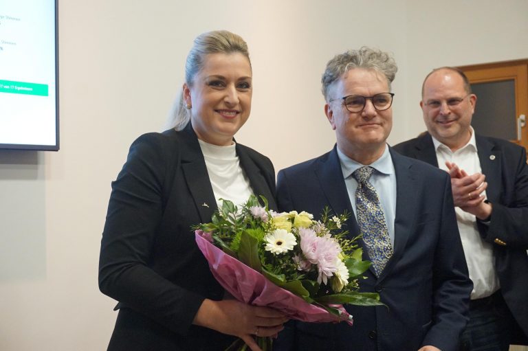Beatrice Schenk-Motzko, Leonhard Helm und Erster Kreisbeigeordneter Thorsten Schorr, der auch als Vertreter des Landrats fungiert.