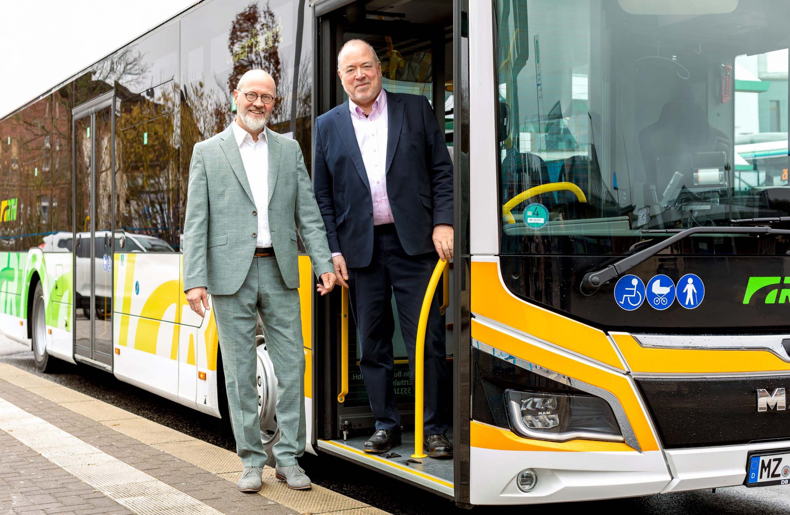 Read more about the article Rheingau-Taunus: Busse der RTV mit neuem Außendesign