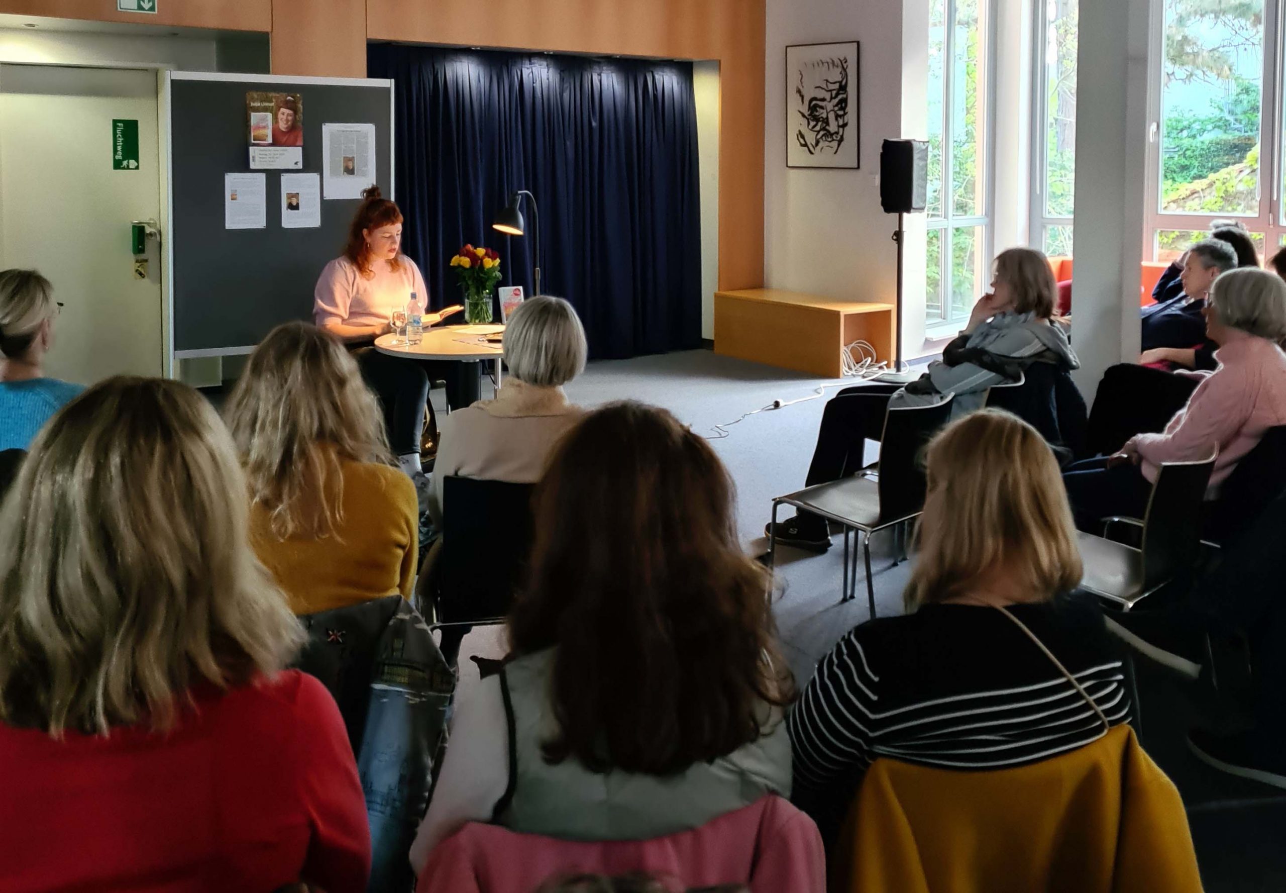 Read more about the article Kronberg: Heimkehr zu einer Familie ohne Liebe – Julja Linhof begeistert mit ihrem Debütroman