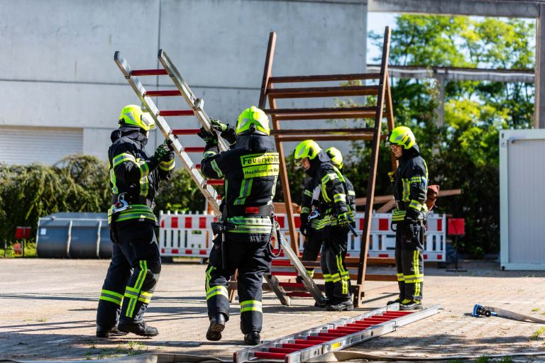 Die Leistungsgruppe der Feuerwehr Hochheim am Main beim Kreisentscheid der Hessischen Feuerwehrleistungsübung. - Foto: S. T. Baum/KFV MTK