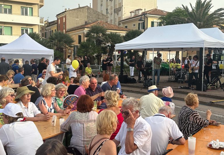 Mehr über den Artikel erfahren Kronberg: Markt und Stöffche unter südlicher Sonne – Feier zum 30-jährigen Bestehen der Städtepartnerschaft mit Porto Recanati