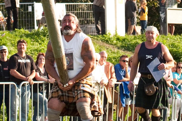 Mainlandgames-Baumstammwerfen