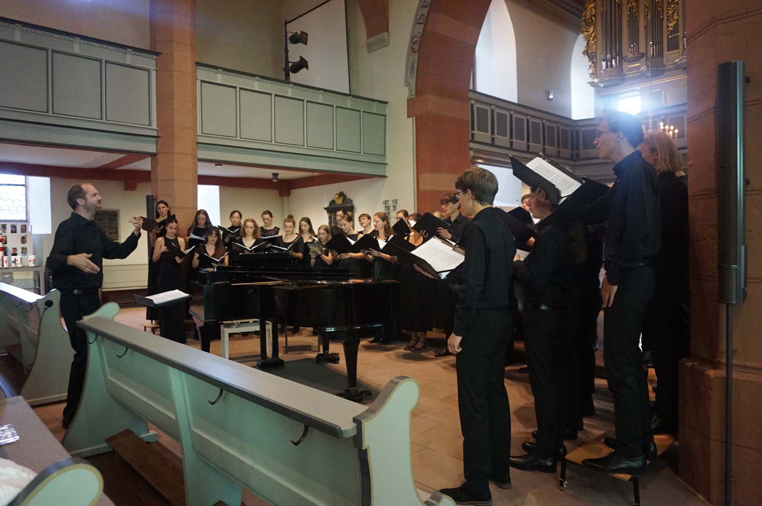 Mehr über den Artikel erfahren HTK/Usingen: Eine überaus klangvolle „Lebensversicherung“ – Jugendchor Hochtaunus sorgt mit Nachrichten aus der Welt für jede Menge Freude