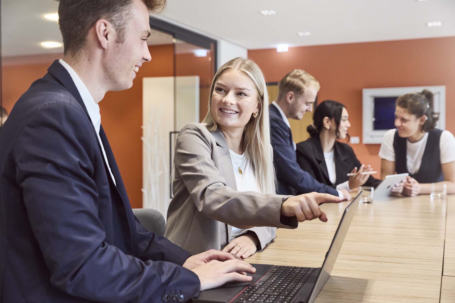 Mehr über den Artikel erfahren Bad Homburg: 40 junge Menschen starten ihre Ausbildung bei der Taunus Sparkasse