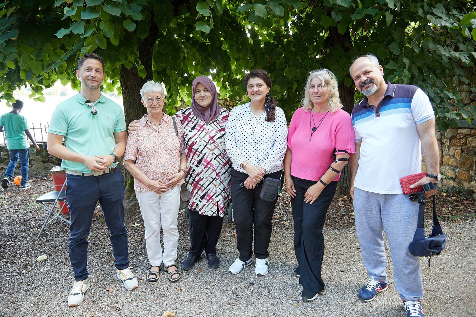 Mehr über den Artikel erfahren Eltville: Bogenschützen, Enkaustik-Kunst und Austausch – Treffen der Eltviller Chancenpat:innen