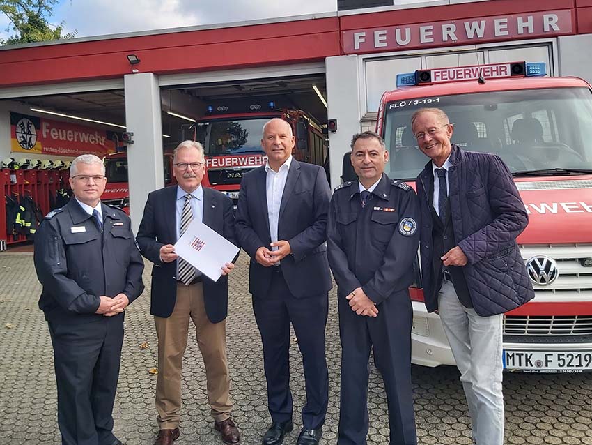 Mehr über den Artikel erfahren Flörsheim: Förderbescheid für Freiwillige Feuerwehr Wicker übergeben