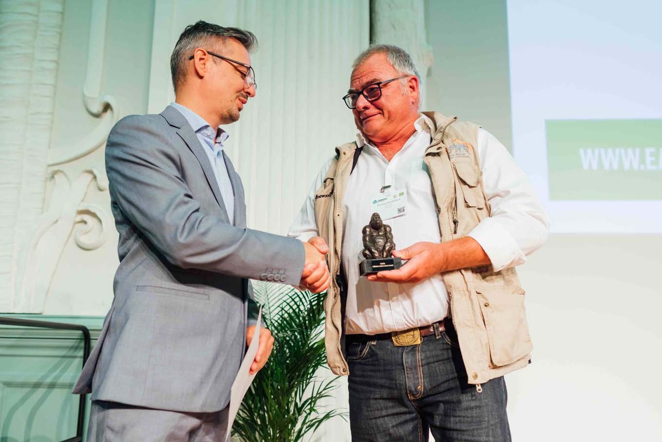 Mehr über den Artikel erfahren Kronberg/Überregional: Dr. Thomas Kauffels vom Europäischen Zooverband ausgezeichnet