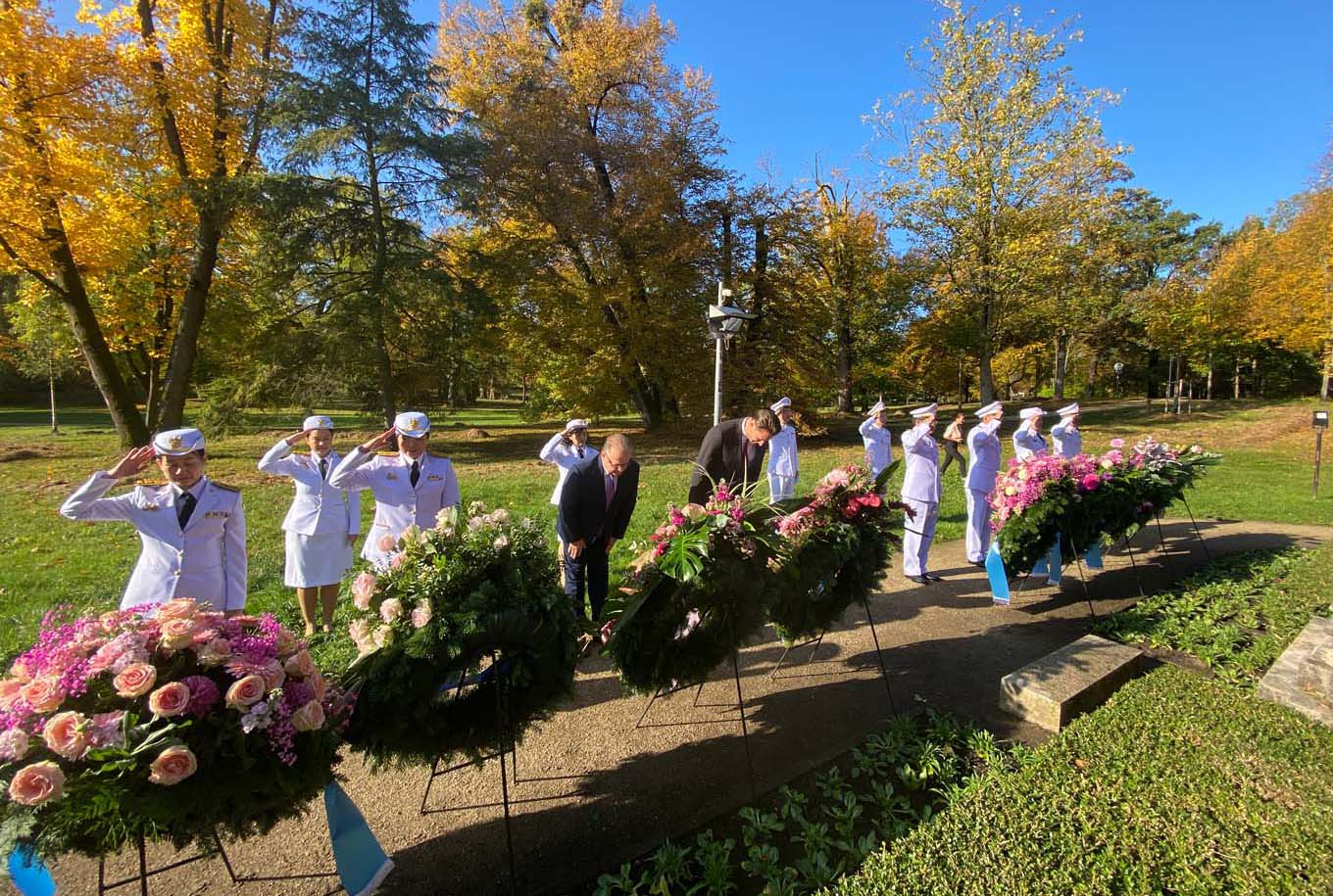 Mehr über den Artikel erfahren Bad Homburg: Traditionelle Ehrungen an der Thai Sala im Kurpark