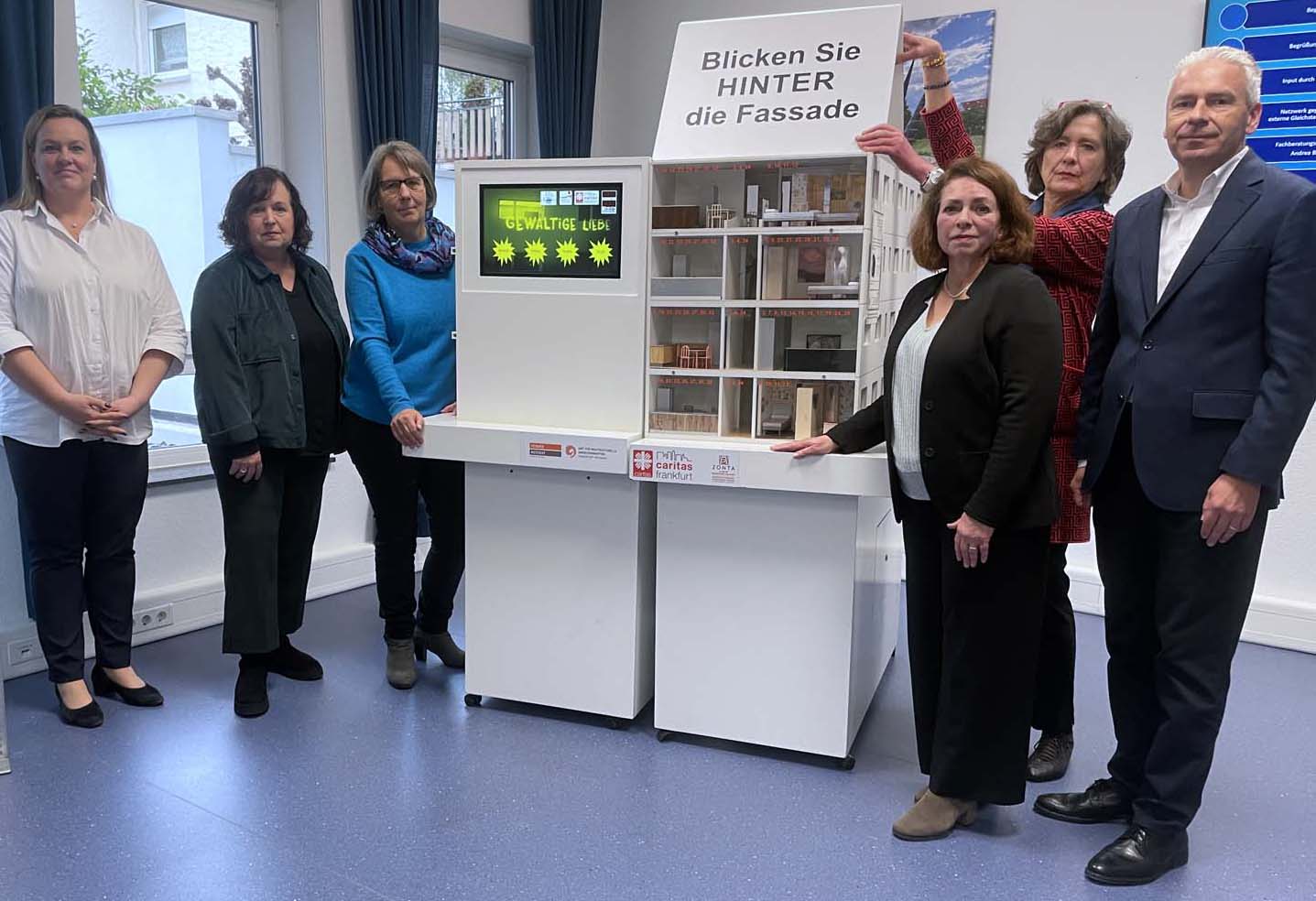 Mehr über den Artikel erfahren MTK: „Gewaltige Liebe“ in den eigenen Wänden – Ausstellung in Flörsheim klärt auf