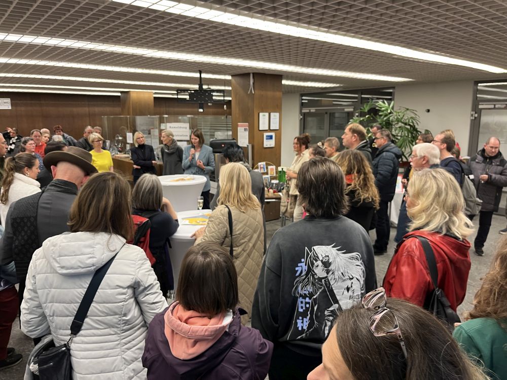 Mehr über den Artikel erfahren Oberursel: Kunst aus den Oberurseler Werkstätten – Ausstellung „Farben & Können” im Foyer des Rathauses