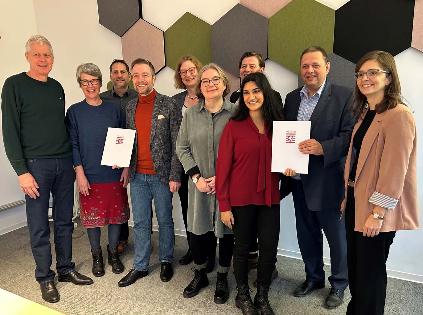 Mehr über den Artikel erfahren HTK: „Kommunen bei ihrer positiven Entwicklung unterstützen“ – Staatssekretärin Katrin Hechler übergibt Förderbescheide für Gemeinwesenarbeit