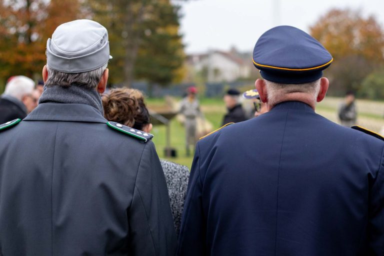 Bei der Gedankfeier für die sieben unbekannten Soldaten. - Foto: Magdalena Naumann