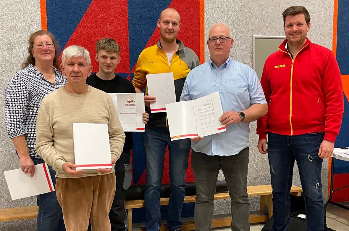 Mehr über den Artikel erfahren Königstein: Mehr Beitrag für das eigene DLRG-Schulungshaus – Mühlbauer mit Ehrennadel ausgezeichnet