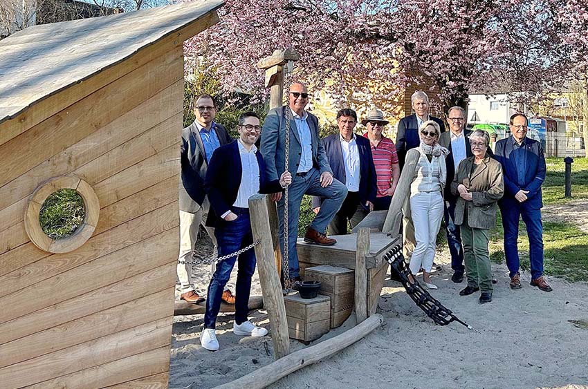 Mehr über den Artikel erfahren Eltville: Bürgerstiftung weiht mit Spender:innen das neue Spielschiff ein