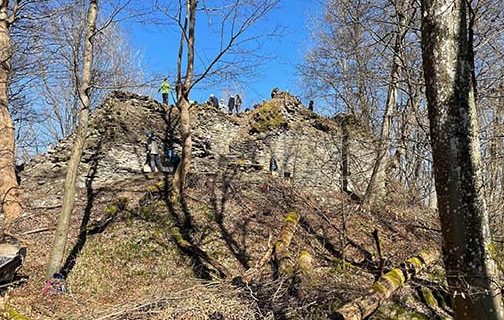 Mehr über den Artikel erfahren HTK: Archäologische Untersuchung der Burg Hattstein wird fortgesetzt