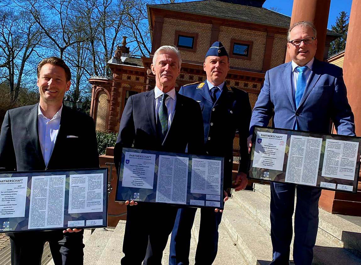 Mehr über den Artikel erfahren Bad Homburg: Städtische Töchter besiegeln Partnerschaft mit der Bundeswehr