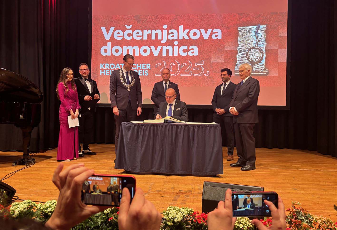 Mehr über den Artikel erfahren Bad Homburg: Kroatische Minister tragen sich in das Goldene Buch der Stadt ein