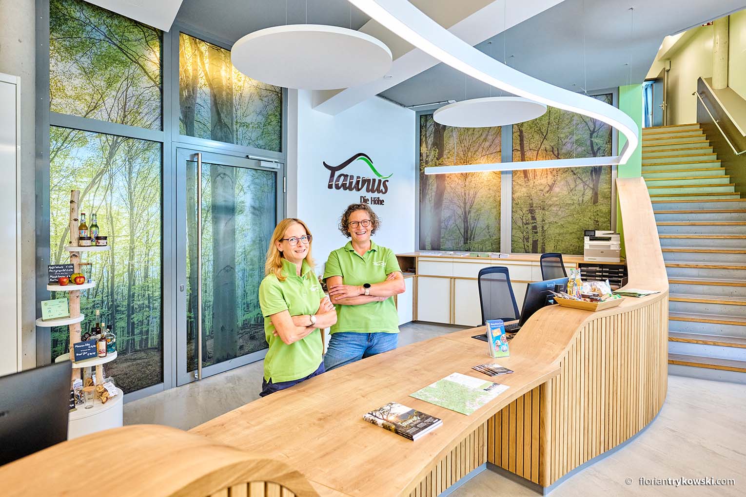 Mehr über den Artikel erfahren Taunus: Qualität, Kompetenz und Service auf Top-Niveau – Tourist-Info im Taunus-Informationszentrum erneut mit i-Marke ausgezeichnet