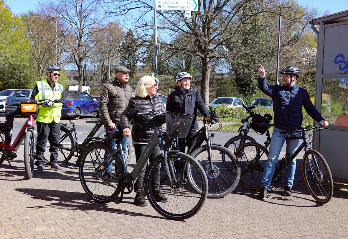 Mehr über den Artikel erfahren Steinbach: Bürgermeister zeigt Neubürger:innen den Weg – Sonntägliche Rundroute um die Stadt mit dem Fahrrad