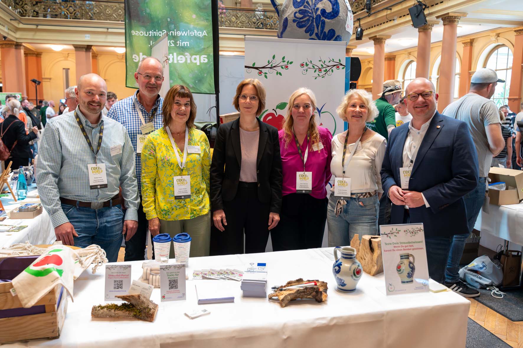 Mehr über den Artikel erfahren Regional: FrankfurtRheinMain kann Apfelwein! – Regionalverband mit hiesigen Streuobst-Aktiven erfolgreich auf der Cider World