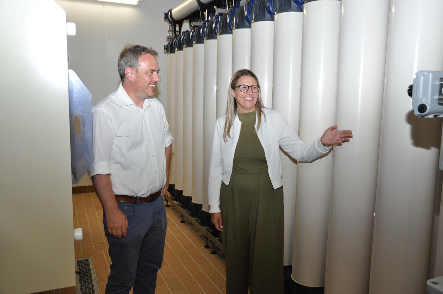 Mehr über den Artikel erfahren Oberursel: Bundestagsabgeordneter Markus Koob besichtigt Wasseraufbereitungsanlage der Stadtwerke