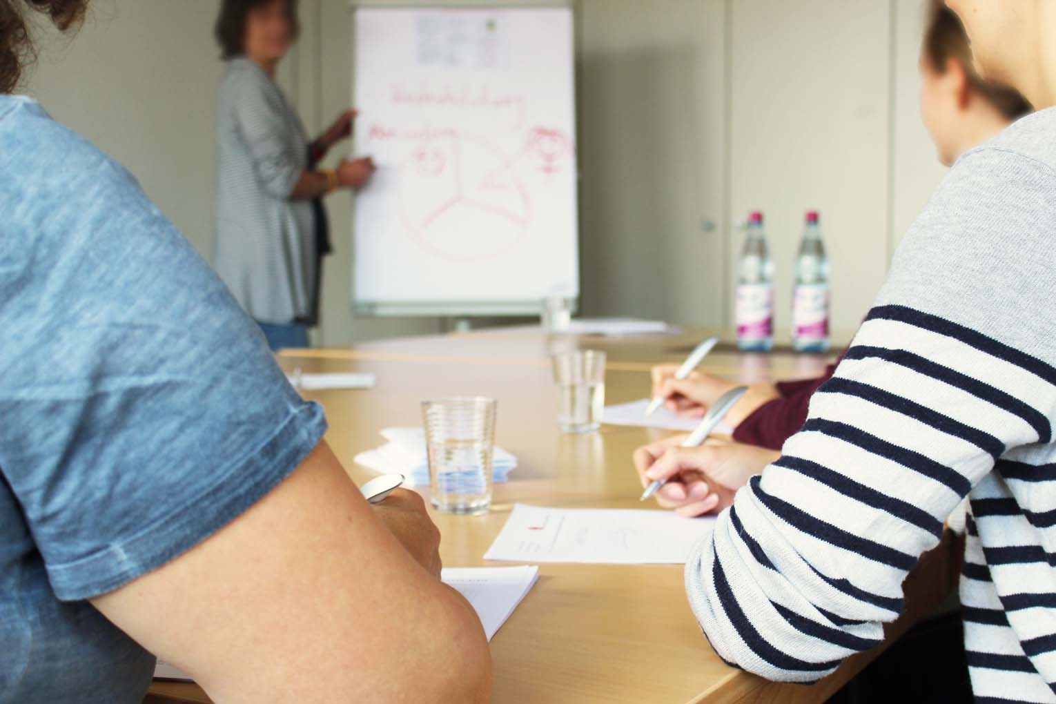 Mehr über den Artikel erfahren MTK: KI, Gesundheit, Rentenfragen – Und noch viele weitere Angebote im Herbstprogramm der Reihe „Frau & Job“