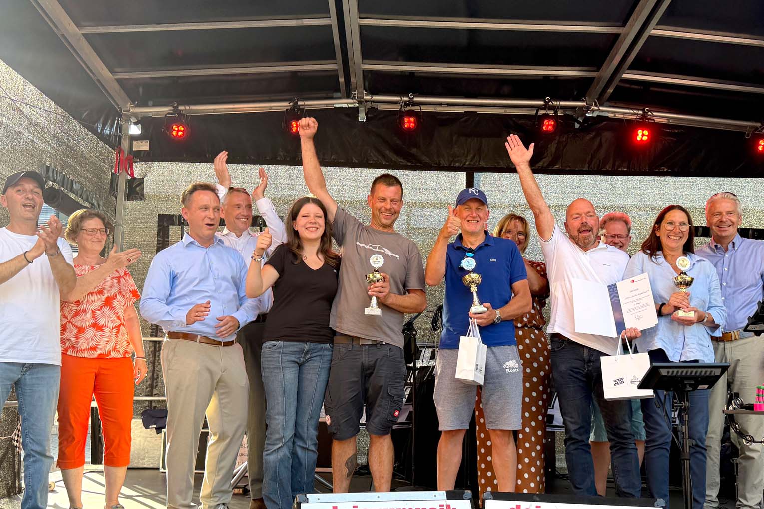 Mehr über den Artikel erfahren MTK: Schon als Baby im Oldtimer – 130 Fahrzeuge bei Rallye zugunsten der Main-Taunus-Stiftung