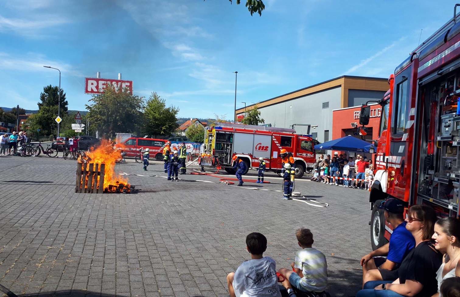 Mehr über den Artikel erfahren Oberursel: Tag der offenen Tür der Feuerwehr Oberstedten – Drohnenübergabe als besonderes Highlight