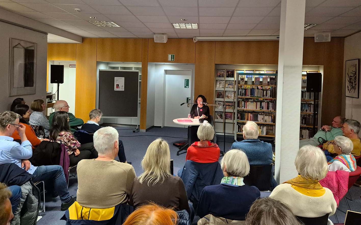 Mehr über den Artikel erfahren Kronberg: Autorin Yuko Kuhn bewegt mit ihrem Debütroman – Feinfühlige Spurensuche auf dem Weg ins Vergessen