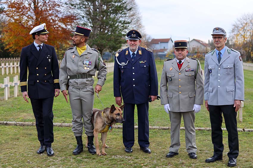 Offen und herzlich - auf dem französischen Soldatenfriedhof Faubourg-Pavé. - Foto: Nele Herscher