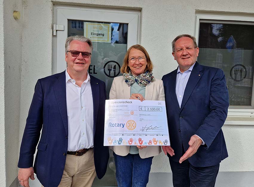 Mehr über den Artikel erfahren Bad Homburg: Gemeinsam für den guten Zweck – Rotary Clubs sammeln über 4.000 Euro für die Tafel