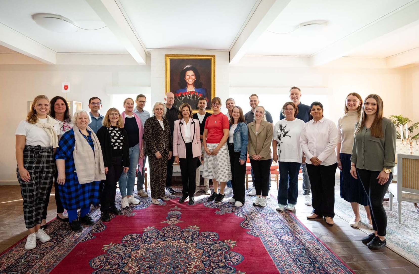 Mehr über den Artikel erfahren Bad Homburg/Königstein: Königin Silvia empfängt Klinik-Team – 18 Mitarbeiter sind nun Botschafter der „Silviahemmet“-Stiftung