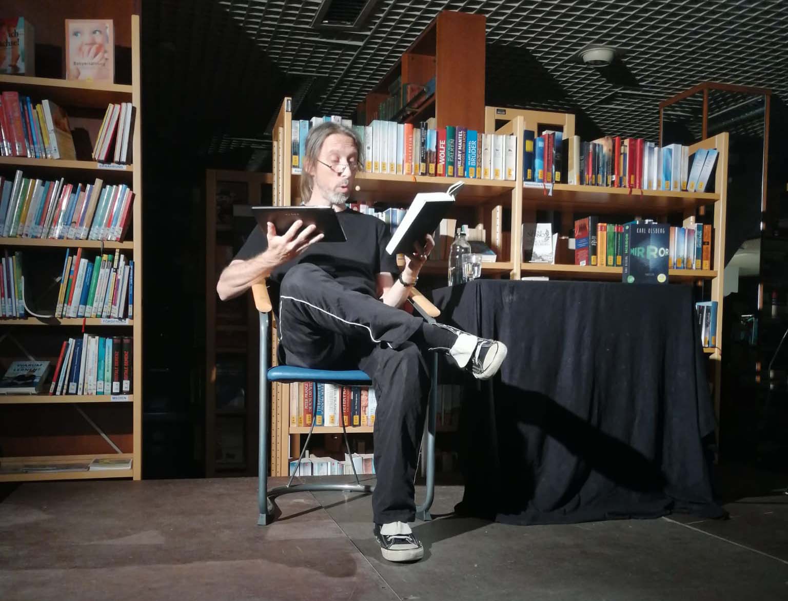 Mehr über den Artikel erfahren Königstein: Lebhaft, fesselnd, unterhaltsam – Lesung mit Rainer Rudloff in der Stadtbibliothek