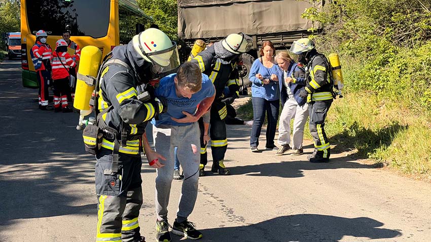 Mehr über den Artikel erfahren RTK: Großübung – Einsatzkräfte trainieren komplexe Gefahrgutlage